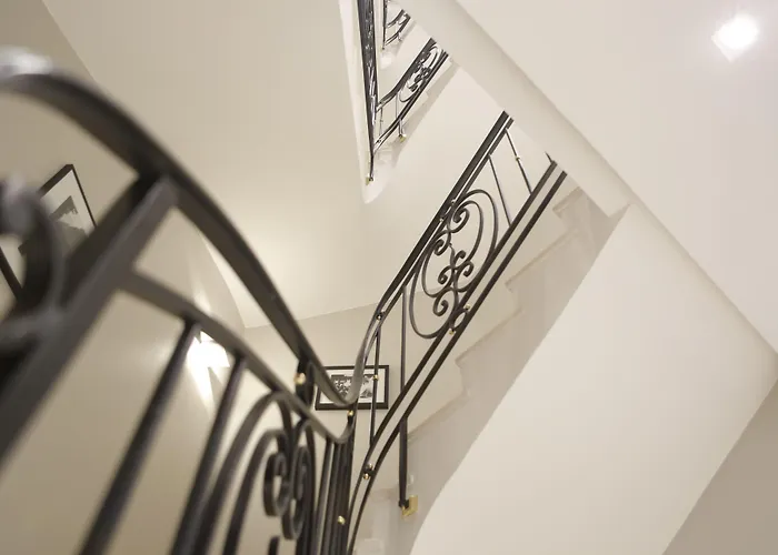 Roi De Sicile - Rivoli מלון דירות 4*